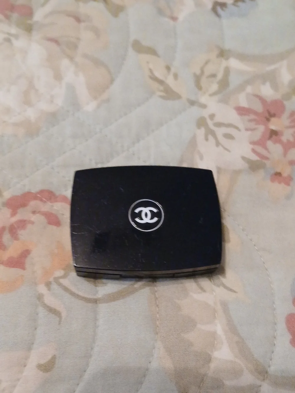 CHANEL Black Lacquered CC Compact Case Eye Shadow
